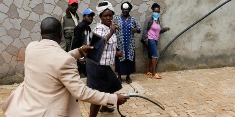 Couvre-feu au Kenya : le président Kenyatta s’excuse pour les brutalités de la police