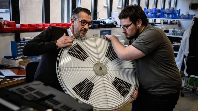 France :Une start-up de l’Yonne invente un moteur solaire durable sans électronique