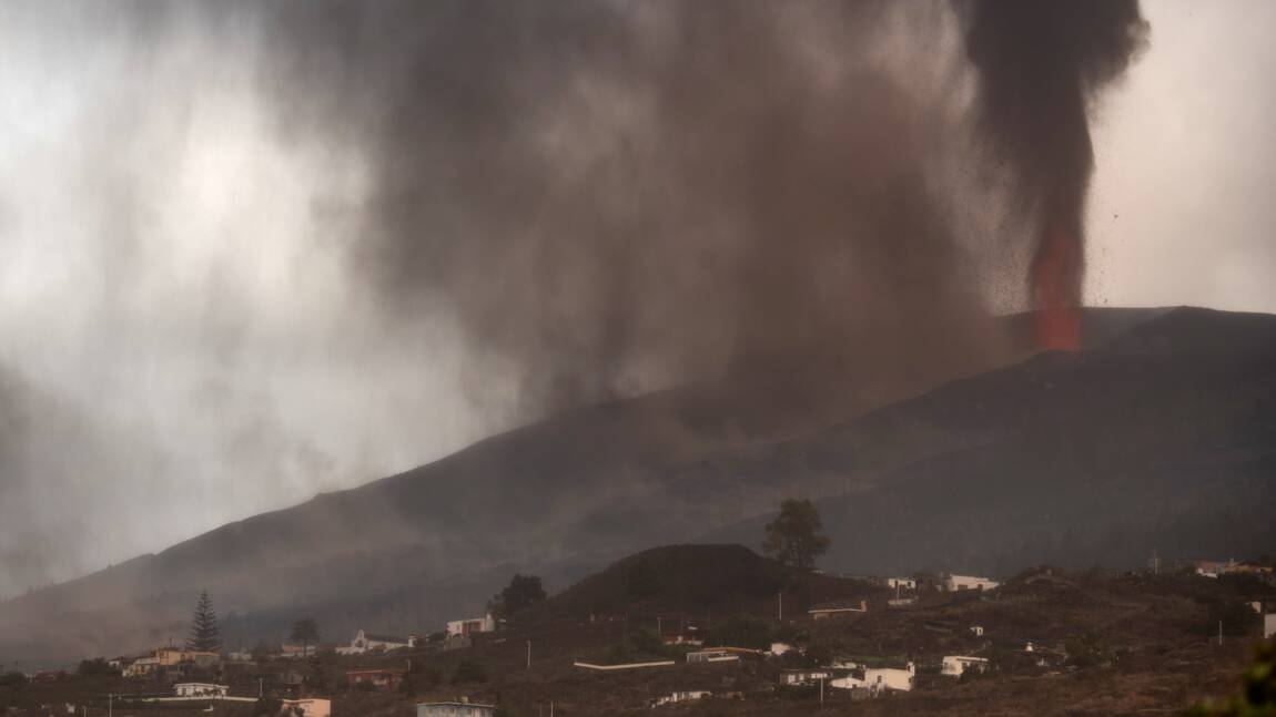 Eruption volcanique aux Canaries : la lave avance lentement, mais jusqu’où ?