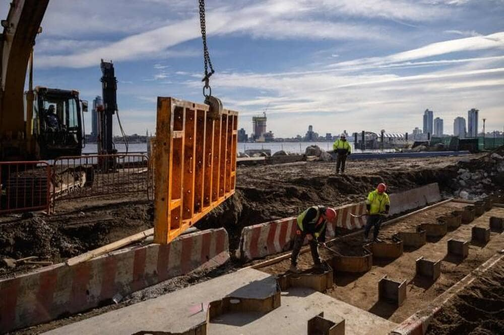 Menacée par la montée des eaux, New York se protège derrière un mur anti-inondations