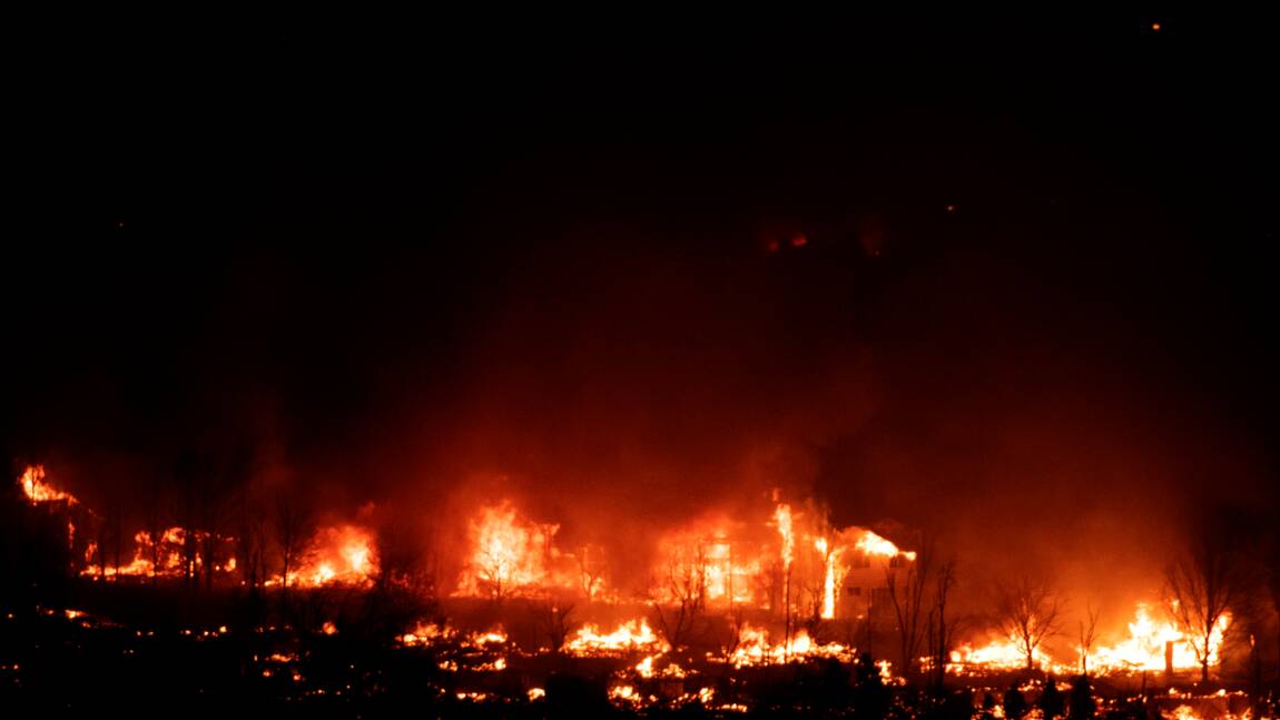 Sécheresse, vents violents… Dans le Colorado, des centaines de maisons détruites par des incendies