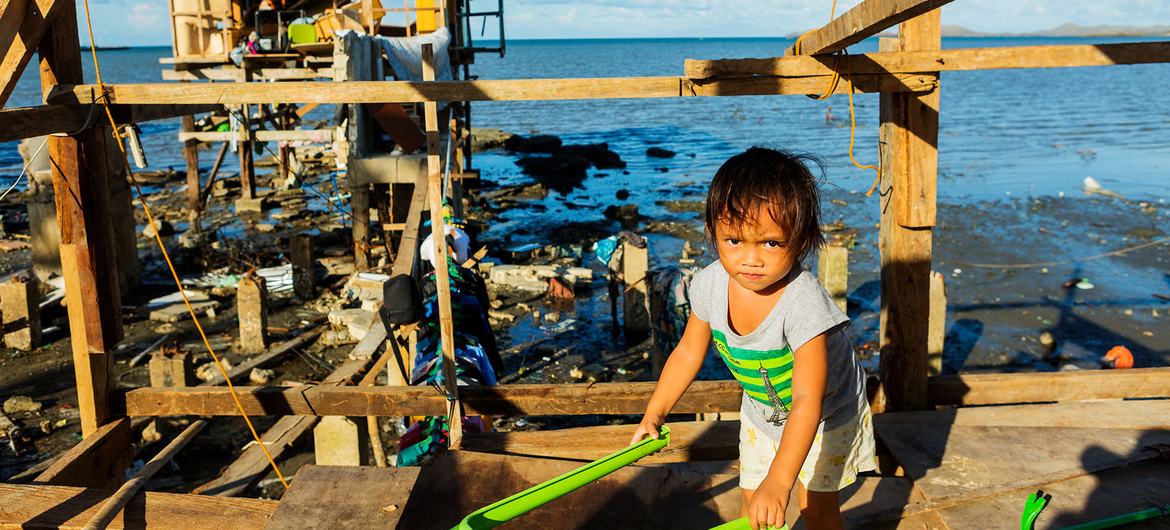 Philippines : le PAM met en garde contre les risques nutritionnels encourus par les familles frappées par le typhon