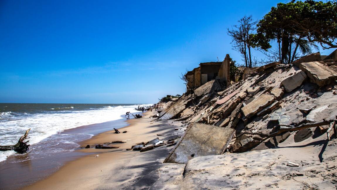 Au Brésil, une cité balnéaire disparaît sous la mer