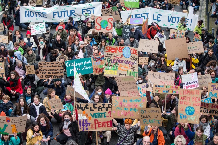 FRANCE- MARCHES POUR LE FUTUR : AVANT LES ÉLECTIONS, DES RASSEMBLEMENTS POUR UNE TRANSITION AUTANT ÉCOLOGIQUE QUE SOCIALE