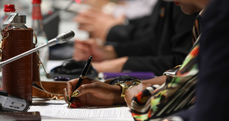 Veiller à ce que personne ne soit laissé de côté : première table ronde ministérielle de haut niveau sur une transition juste