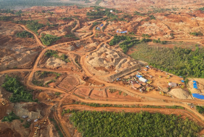 EN INDONÉSIE, L’EXPLOSION DANS UNE USINE DE NICKEL RELANCE LA QUESTION D’UNE TRANSITION ÉNERGÉTIQUE JUSTE