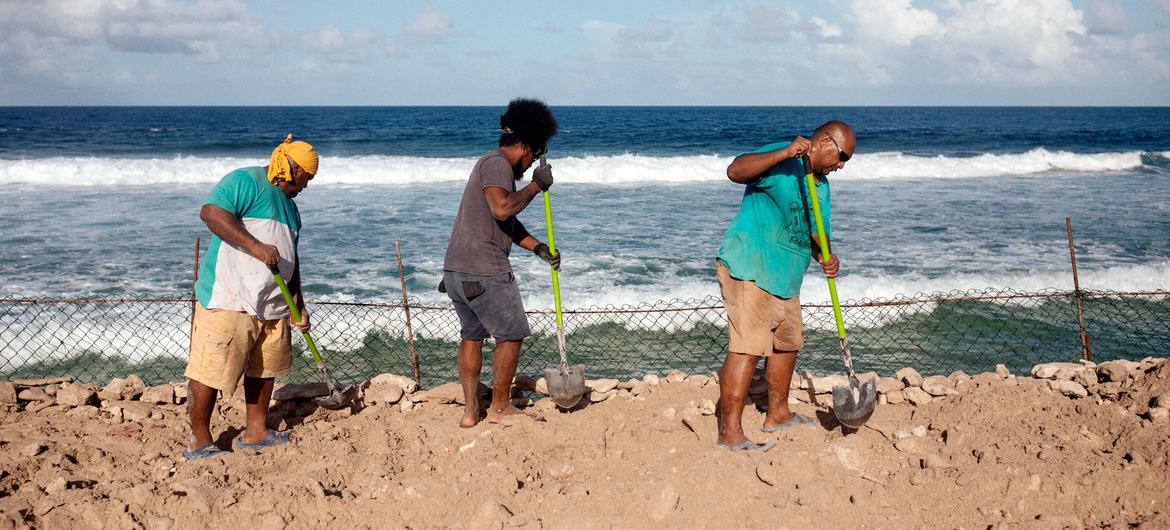 Depuis Tonga, Guterres appelle à augmenter les financements pour faire face à la montée du niveau de la mer